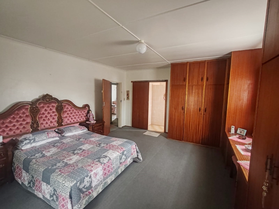 7 Bedroom Property for Sale in Despatch Central Eastern Cape